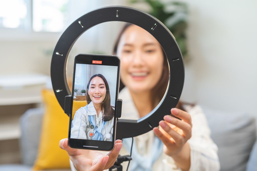 Khai thác thế mạnh của Micro-Influencer trên TikTok Shop: Tiếp cận khách hàng B2B và thúc đẩy ý định mua hàng SMB Khai thác thế mạnh của Micro-Influencer trên TikTok Shop: Tiếp cận khách hàng B2B và thúc đẩy ý định mua hàng SMB